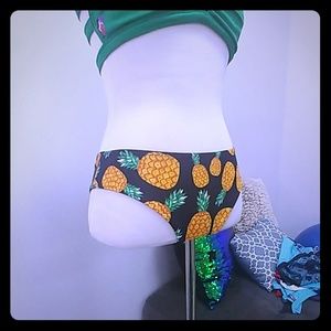 Pineapple print pole swim yoga dance shorts nwot